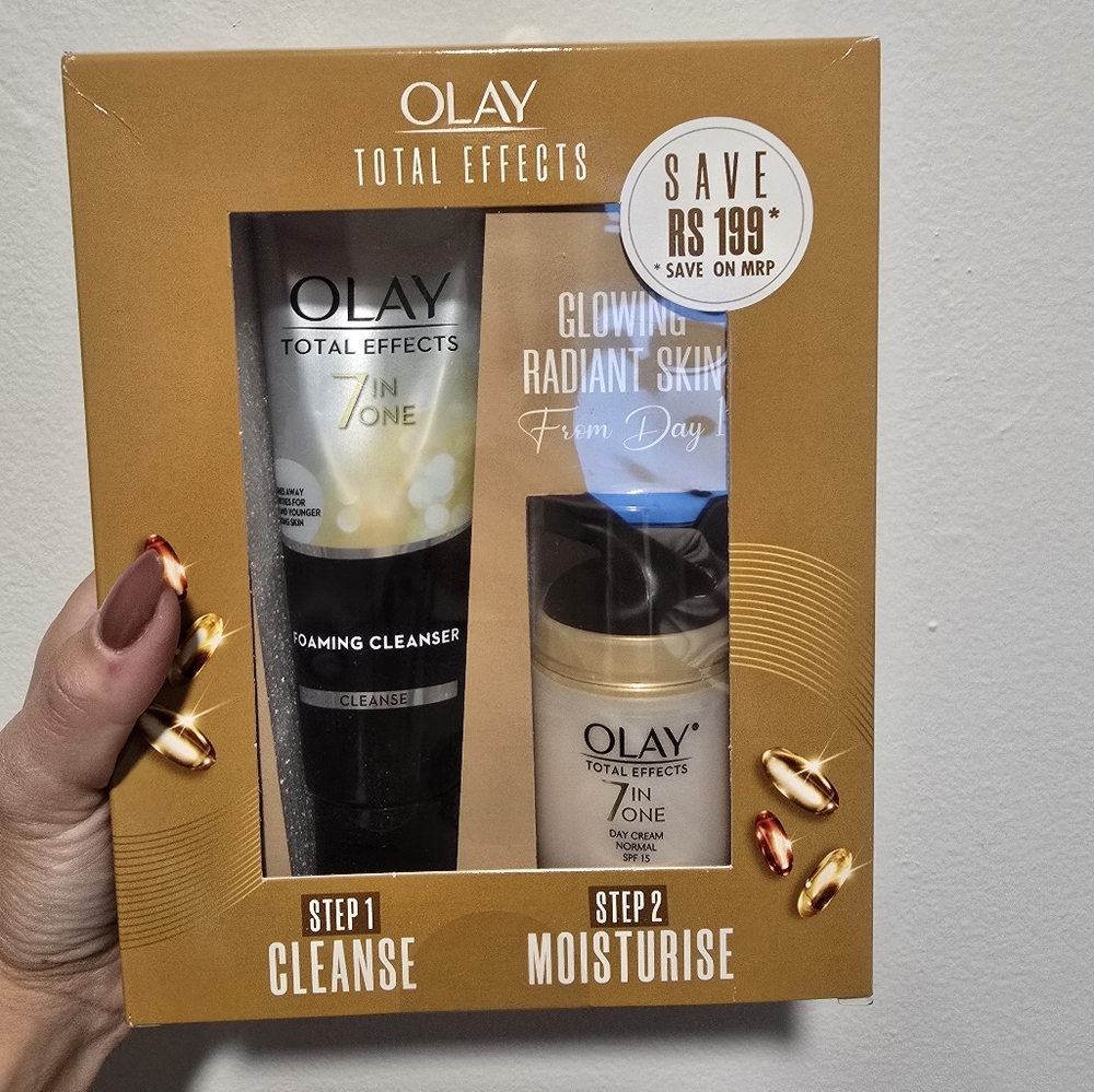 NIB OLAY Total Effects 7 in One Day Cream With Cleanser Gift Set - Picture 8 of 8